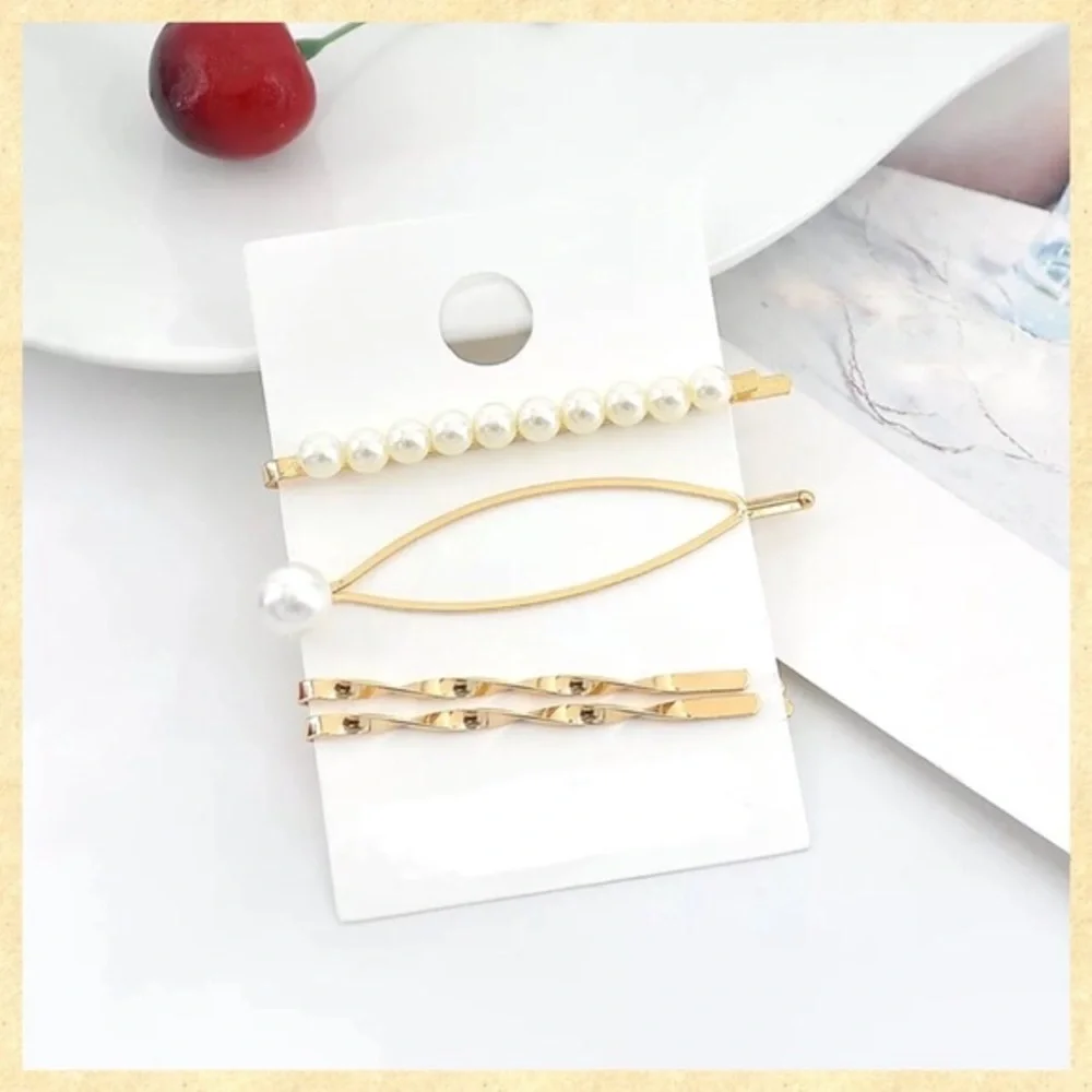 ✨LARGE 4 PIECE SET✨HAIR PINS-PEARL AND GOLD‎